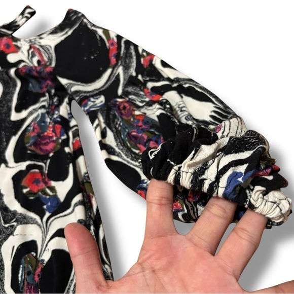 Free People Black White Red Drift Away Cold Shoulder Tunic Top - Size XSmall - Picture 4 of 11